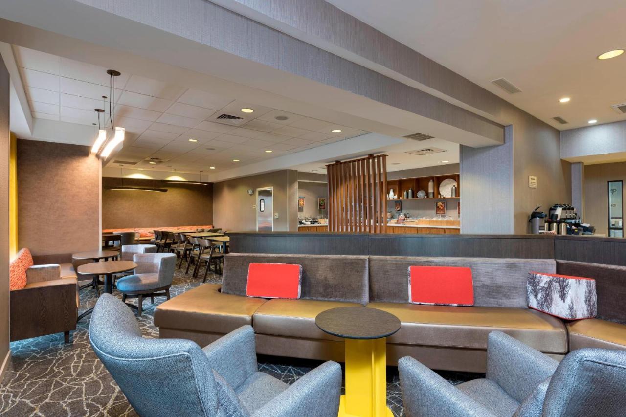 Springhill Suites Grand Rapids North Exterior foto